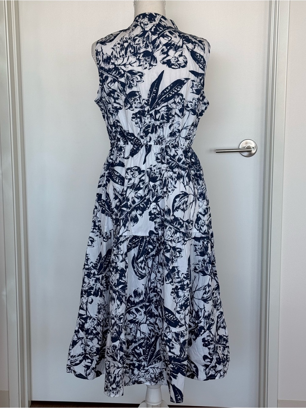 NWT Sleeveless Navy Floral Midi Dress - Size L - Picture 4 of 10